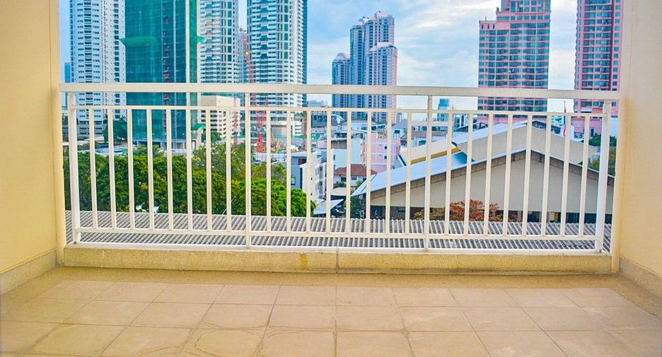 For sale 2 bedrooms condo in Khlong Toei, Bangkok
