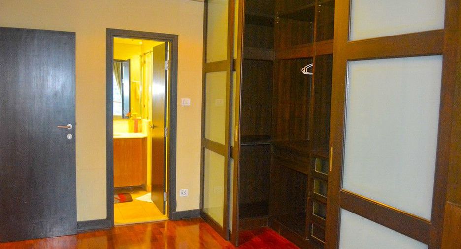 For sale 2 bedrooms condo in Khlong Toei, Bangkok
