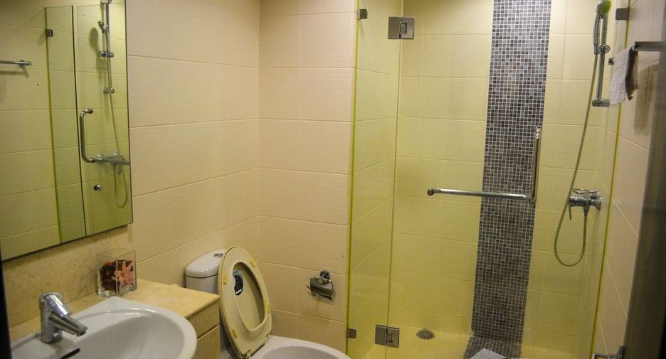 For sale 2 bedrooms condo in Khlong Toei, Bangkok