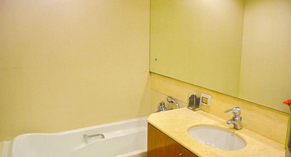 For sale 2 bedrooms condo in Khlong Toei, Bangkok