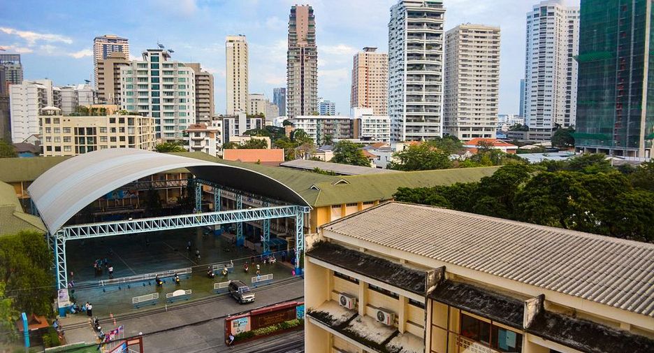 For sale 2 bedrooms condo in Khlong Toei, Bangkok