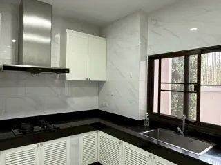 Casa en venta de 5 habitaciones en Saphan Sung, Bangkok