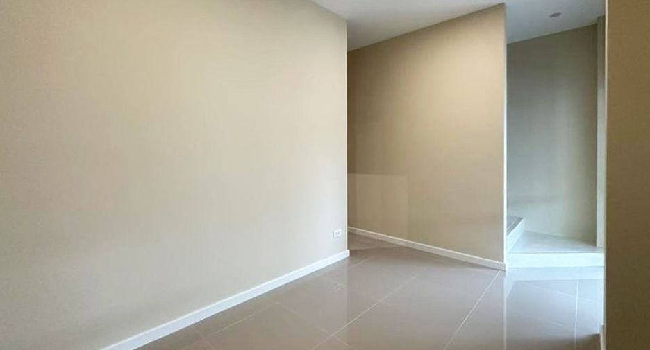 For sale 5 bedrooms townhouse in Mueang Chiang Mai, Chiang Mai