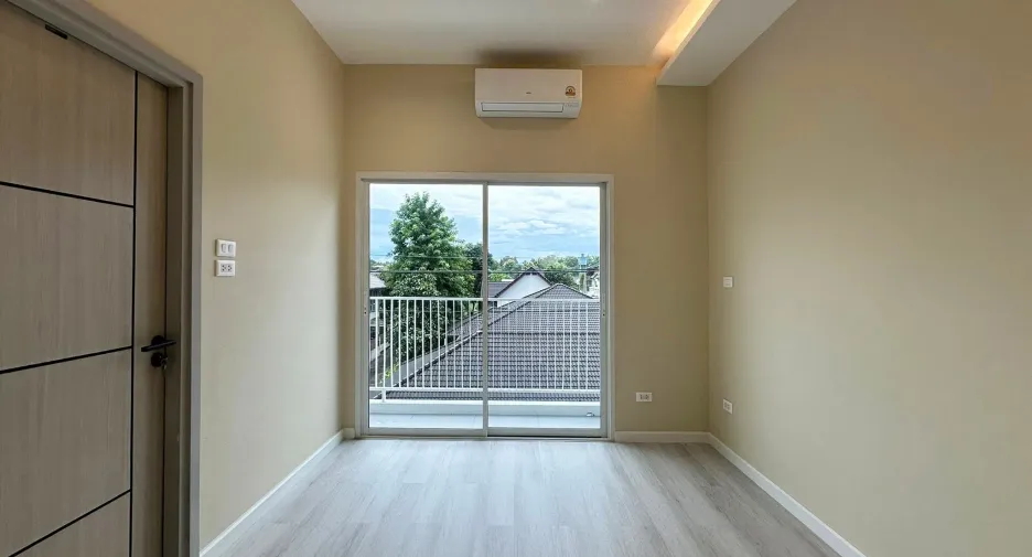 Reihenhaus zum Kauf mit 5 Zimmer in Mueang Chiang Mai, Chiang Mai