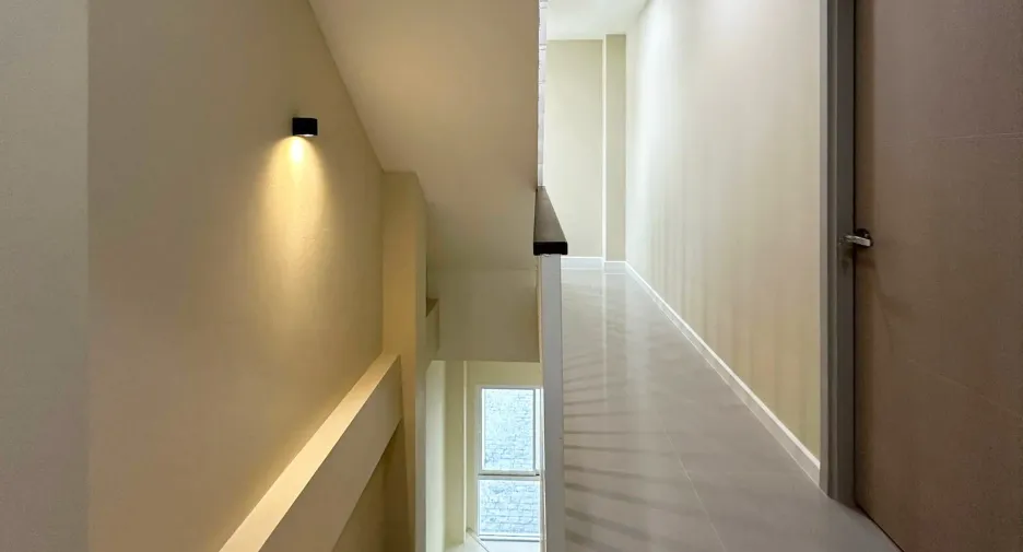 Reihenhaus zum Kauf mit 5 Zimmer in Mueang Chiang Mai, Chiang Mai