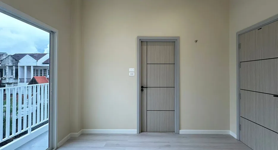 Reihenhaus zum Kauf mit 5 Zimmer in Mueang Chiang Mai, Chiang Mai