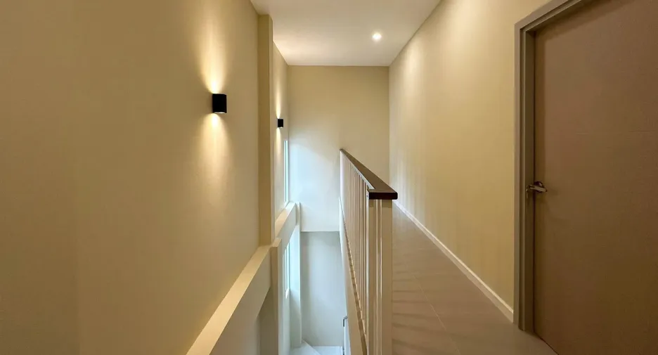 Reihenhaus zum Kauf mit 5 Zimmer in Mueang Chiang Mai, Chiang Mai