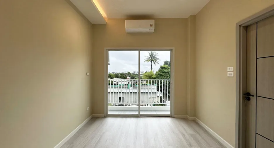 Reihenhaus zum Kauf mit 5 Zimmer in Mueang Chiang Mai, Chiang Mai