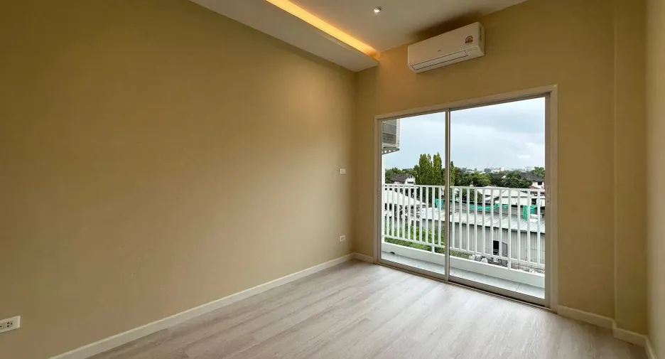 Reihenhaus zum Kauf mit 5 Zimmer in Mueang Chiang Mai, Chiang Mai
