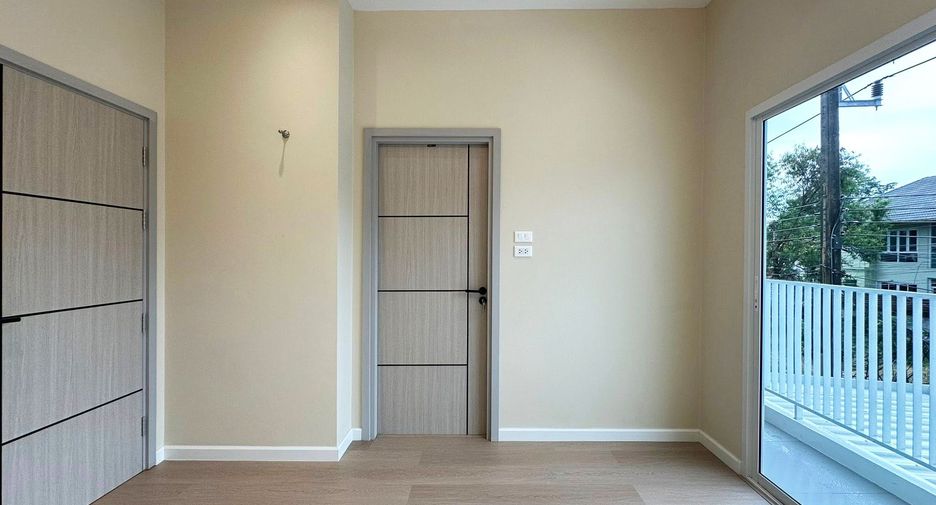 For sale 5 bedrooms townhouse in Mueang Chiang Mai, Chiang Mai