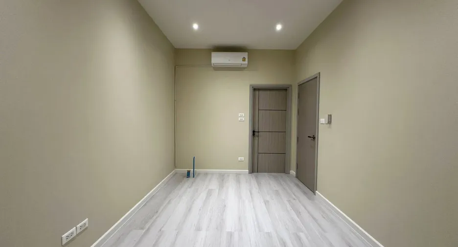 Reihenhaus zum Kauf mit 5 Zimmer in Mueang Chiang Mai, Chiang Mai