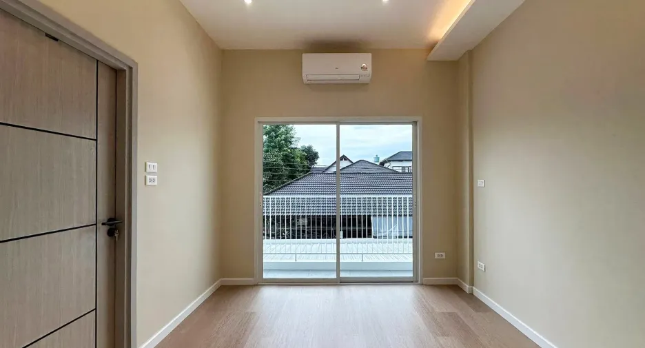 Reihenhaus zum Kauf mit 5 Zimmer in Mueang Chiang Mai, Chiang Mai