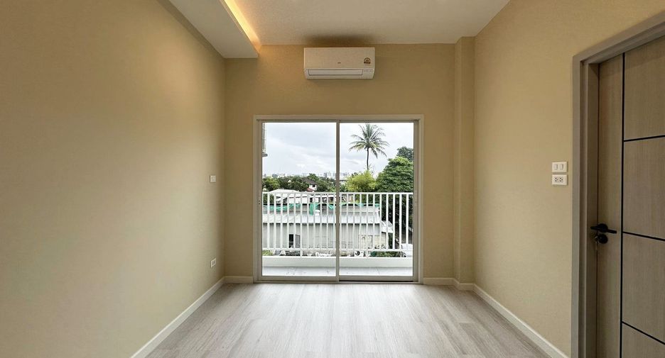 For sale 5 bedrooms townhouse in Mueang Chiang Mai, Chiang Mai