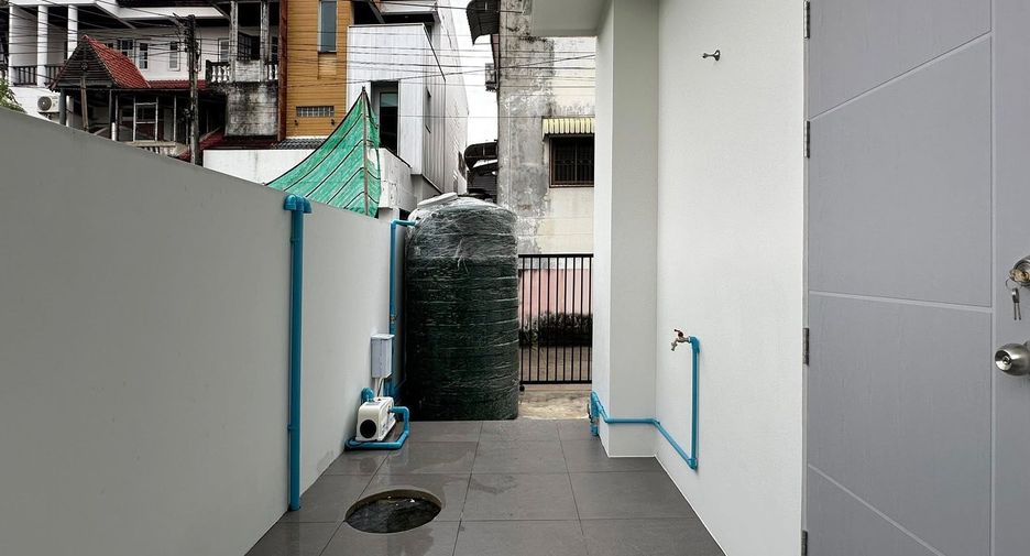 For sale 5 bedrooms townhouse in Mueang Chiang Mai, Chiang Mai
