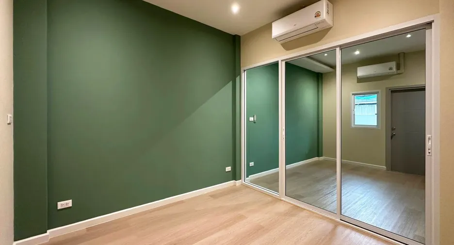 Reihenhaus zum Kauf mit 5 Zimmer in Mueang Chiang Mai, Chiang Mai
