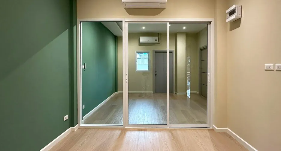 Reihenhaus zum Kauf mit 5 Zimmer in Mueang Chiang Mai, Chiang Mai