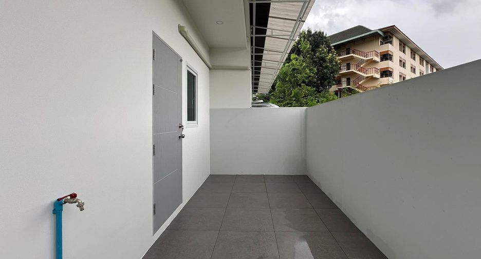 Reihenhaus zum Kauf mit 5 Zimmer in Mueang Chiang Mai, Chiang Mai