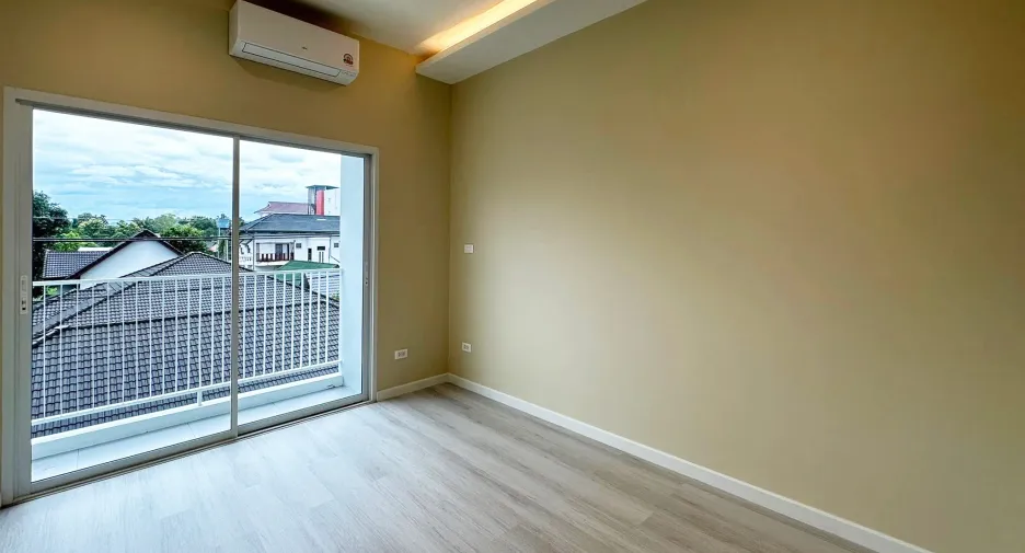 Reihenhaus zum Kauf mit 5 Zimmer in Mueang Chiang Mai, Chiang Mai