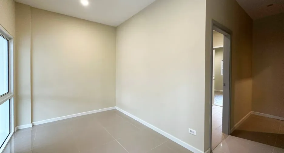 Reihenhaus zum Kauf mit 5 Zimmer in Mueang Chiang Mai, Chiang Mai