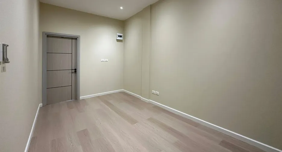Reihenhaus zum Kauf mit 5 Zimmer in Mueang Chiang Mai, Chiang Mai