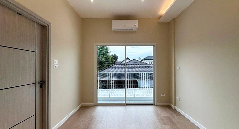 For sale 5 bedrooms townhouse in Mueang Chiang Mai, Chiang Mai