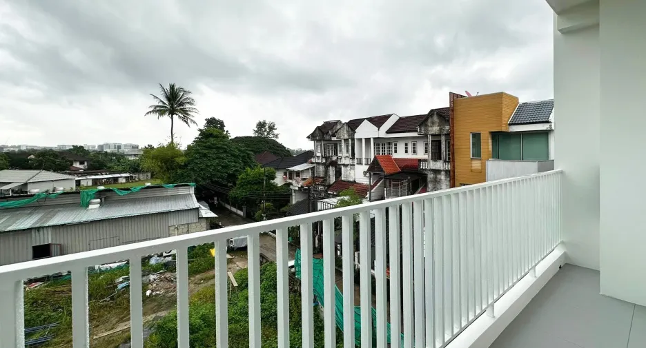 Reihenhaus zum Kauf mit 5 Zimmer in Mueang Chiang Mai, Chiang Mai
