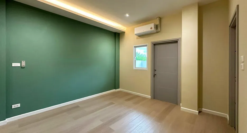 Reihenhaus zum Kauf mit 5 Zimmer in Mueang Chiang Mai, Chiang Mai