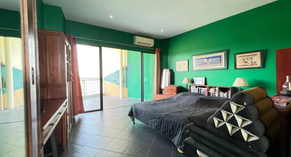 For sale 3 bedrooms condo in Mueang Chon Buri, Chonburi