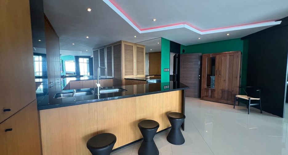 For sale 3 bedrooms condo in Mueang Chon Buri, Chonburi