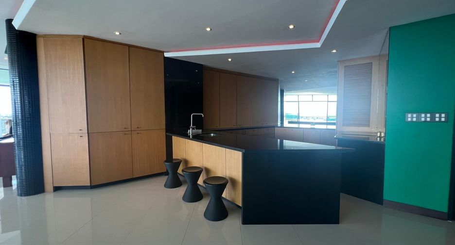 For sale 3 bedrooms condo in Mueang Chon Buri, Chonburi