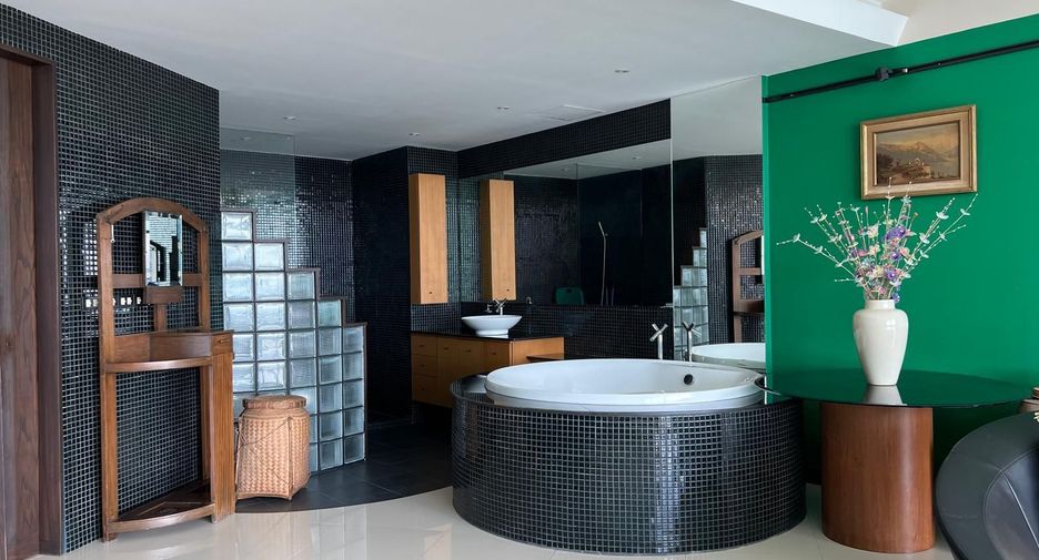 For sale 3 bedrooms condo in Mueang Chon Buri, Chonburi