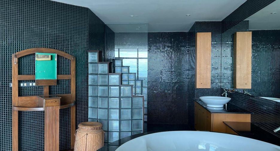 For sale 3 bedrooms condo in Mueang Chon Buri, Chonburi