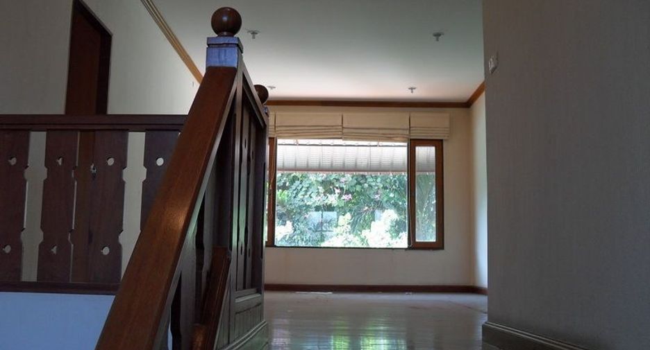 For sale 4 bedrooms house in Mueang Chiang Mai, Chiang Mai