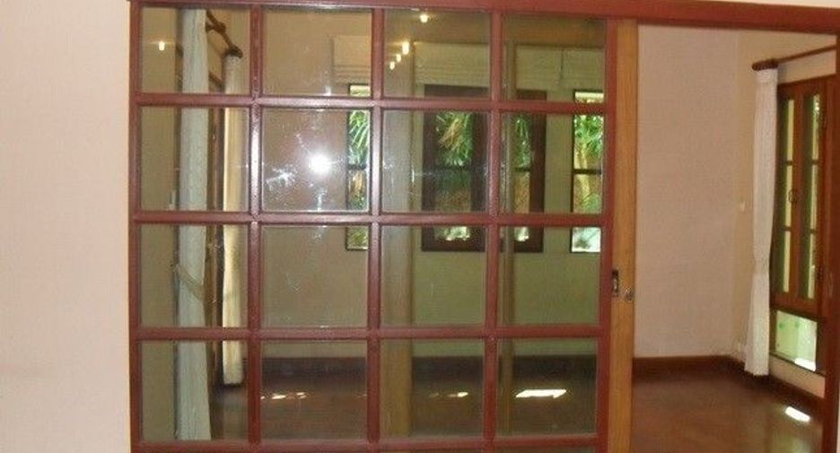 For sale 4 bedrooms house in Mueang Chiang Mai, Chiang Mai