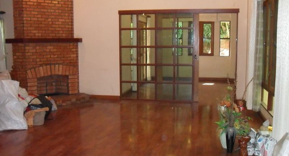 For sale 4 bedrooms house in Mueang Chiang Mai, Chiang Mai