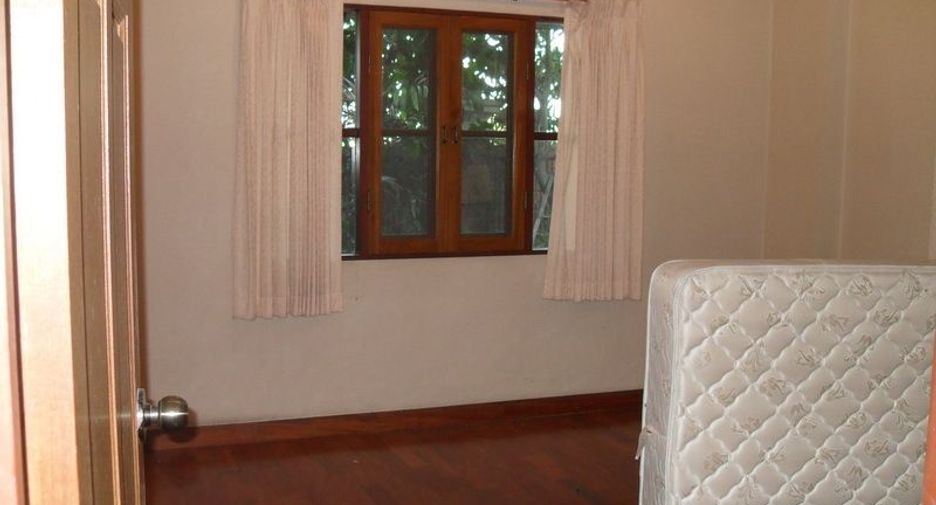 For sale 4 bedrooms house in Mueang Chiang Mai, Chiang Mai