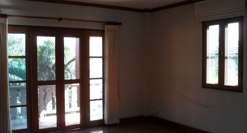 For sale 4 bedrooms house in Mueang Chiang Mai, Chiang Mai