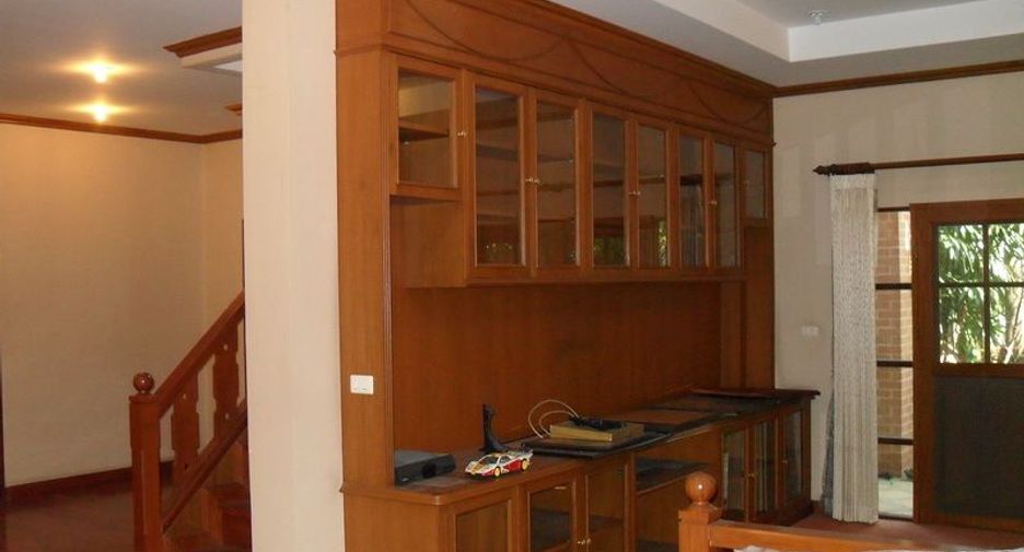 For sale 4 bedrooms house in Mueang Chiang Mai, Chiang Mai