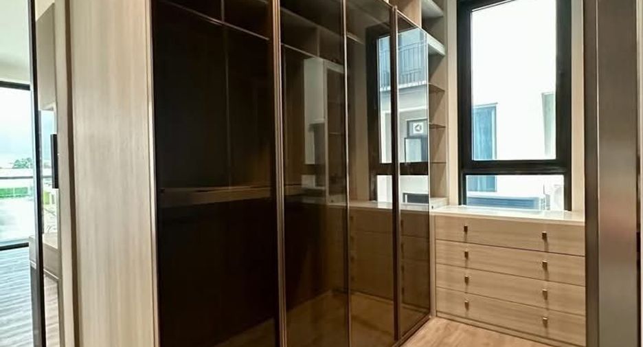 For sale 3 bedrooms house in Prawet, Bangkok