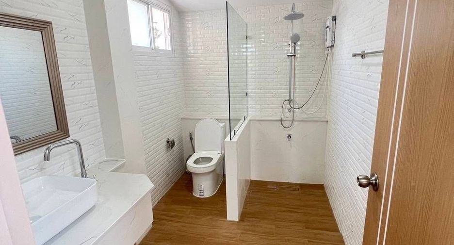 For sale and for rent 4 bedrooms house in Mueang Chiang Mai, Chiang Mai
