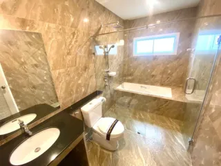 For sale 4 bedrooms house in San Kamphaeng, Chiang Mai