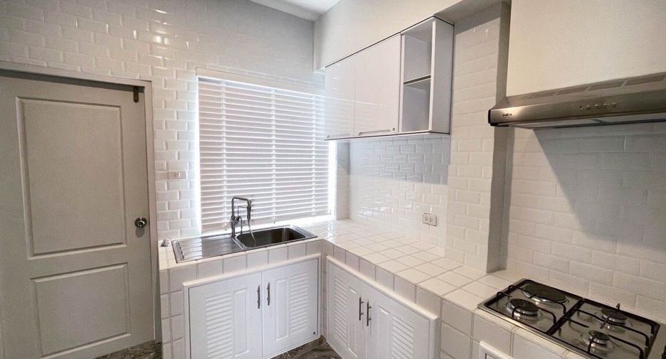 For sale 4 ベッドルーム house in San Kamphaeng, Chiang Mai