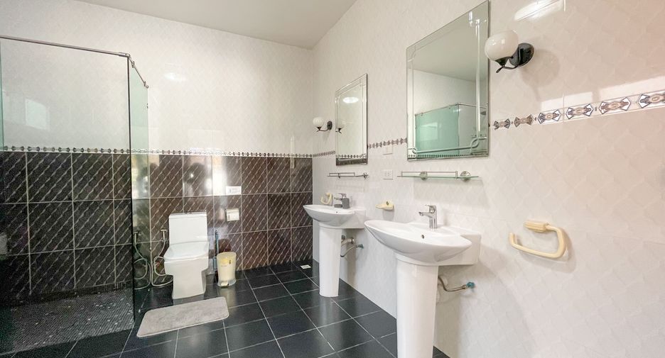 For sale and for rent 3 bedrooms villa in Mueang Phuket, Phuket