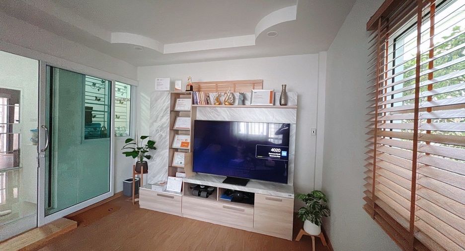 For sale and for rent 4 bedrooms house in San Sai, Chiang Mai