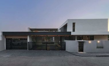 For sale 5 bedrooms villa in Hang Dong, Chiang Mai