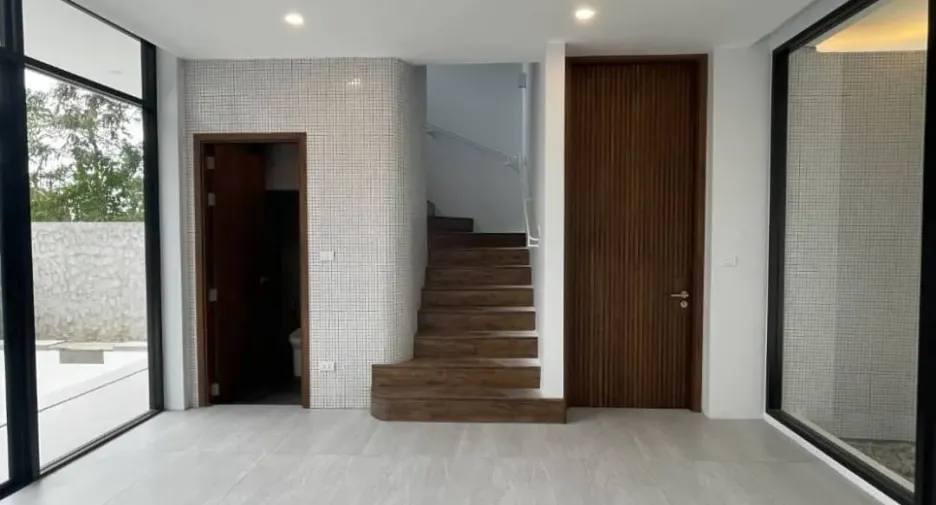 For sale 4 bedrooms townhouse in Mueang Chiang Mai, Chiang Mai
