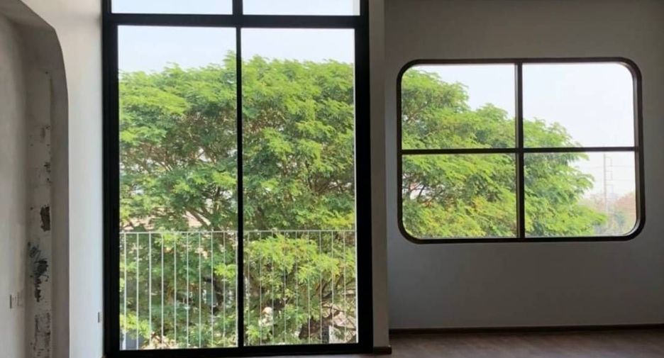 For sale 4 bedrooms townhouse in Mueang Chiang Mai, Chiang Mai