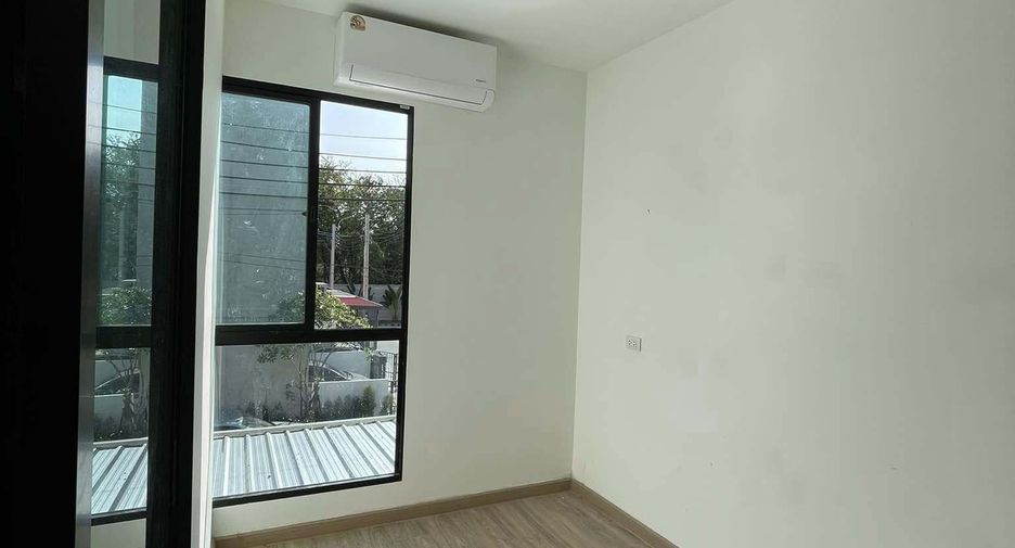 À vendre 3 chambres maison de ville à Saphan Sung, Bangkok