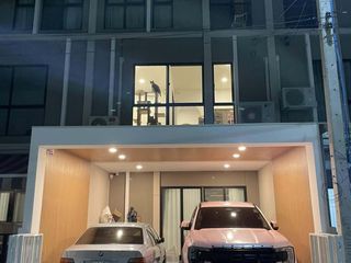 For sale 3 ベッドルーム townhouse in Saphan Sung, Bangkok