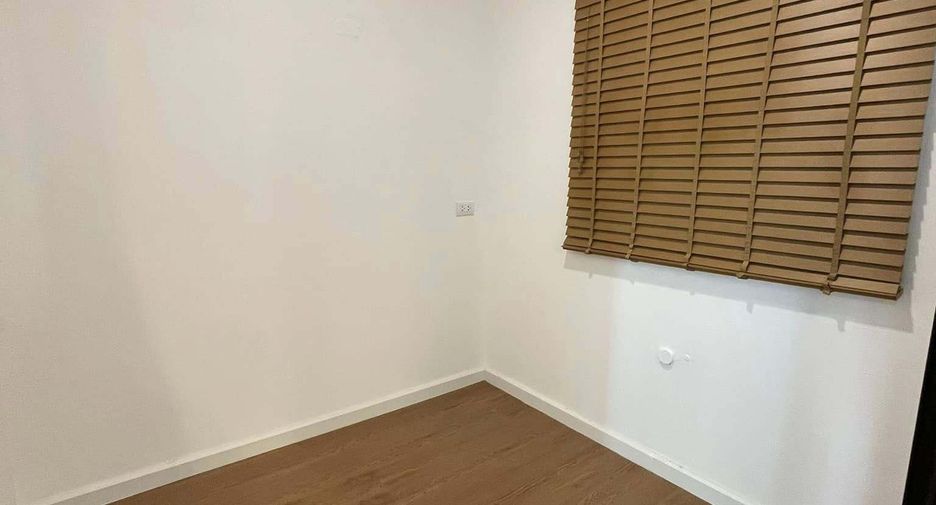 For sale 3 bedrooms townhouse in Saphan Sung, Bangkok